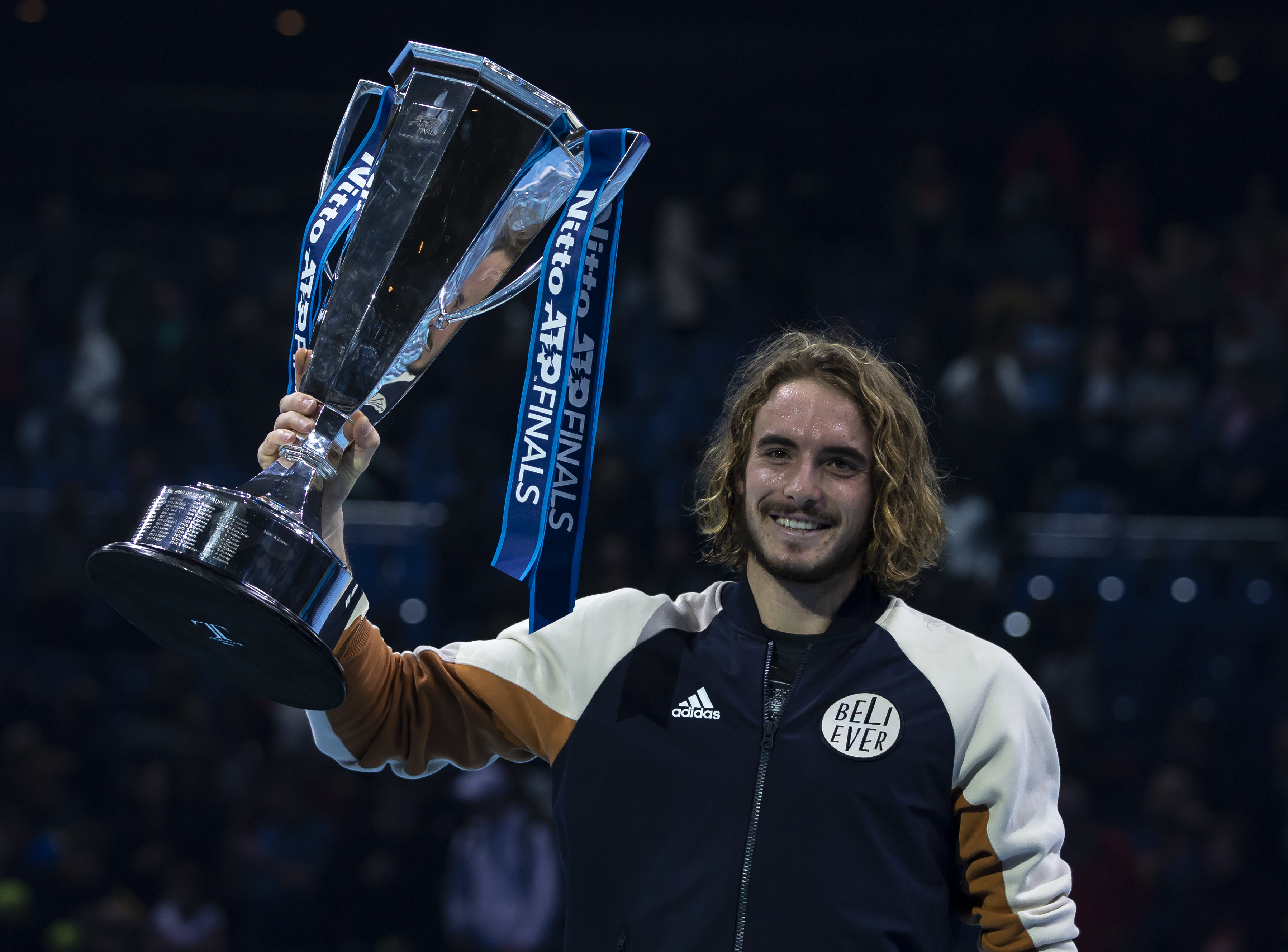 包含西班牙网球队力克法国网球队，西西帕斯打破历史纪录的词条