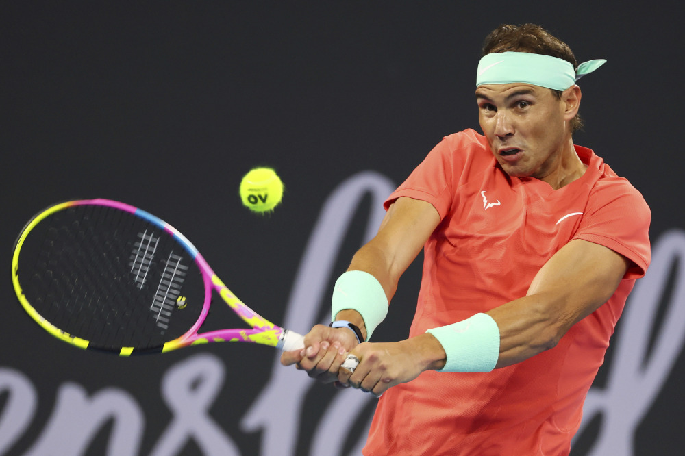 西班牙网球队逆转世界网球队，纳达尔关键制胜的简单介绍