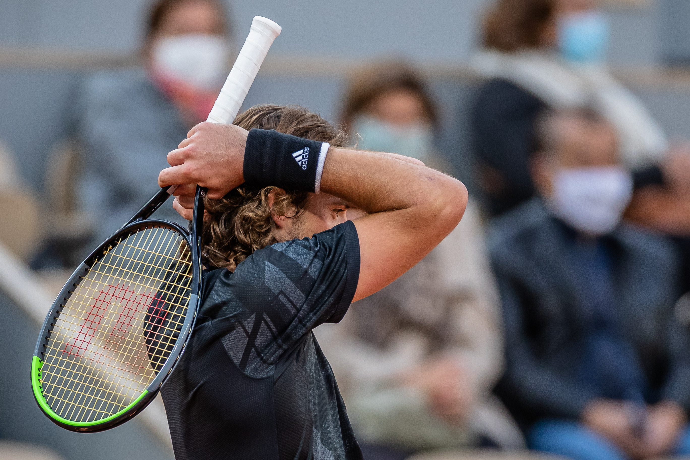 法国网球队力克欧洲网球队，西西帕斯送出助攻