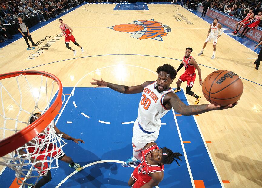 国王鏖战南韩男篮,萨姆·米切尔关键制胜 国王鏖战南韩男篮,萨姆·米切尔关键制胜