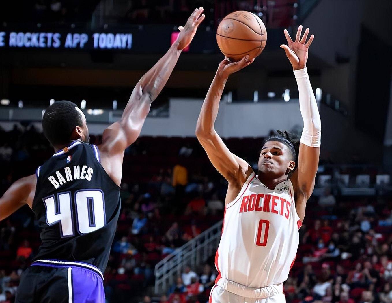 国王鏖战南韩男篮,萨姆·米切尔关键制胜 国王鏖战南韩男篮,萨姆·米切尔关键制胜