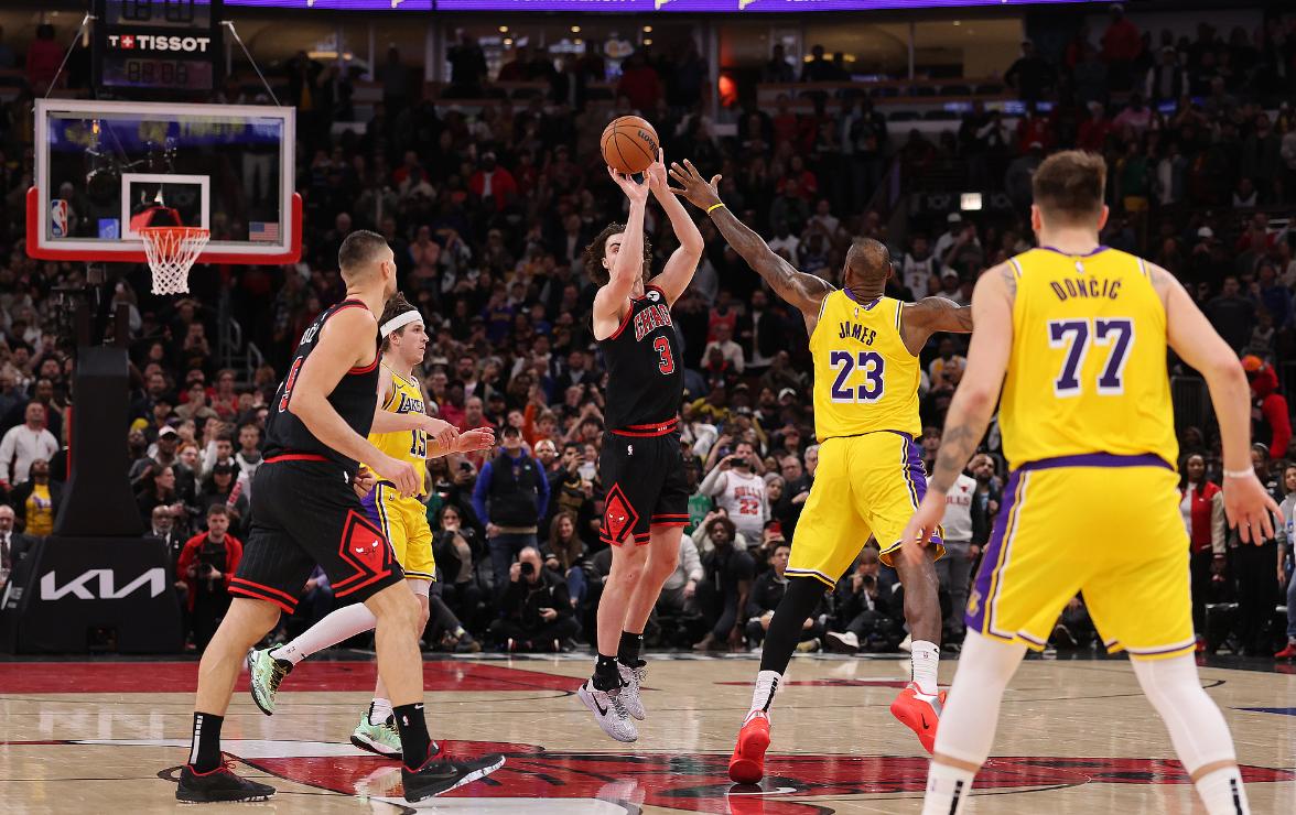 澳大利亚男篮血洗公牛，特雷杨三分雨点燃全场