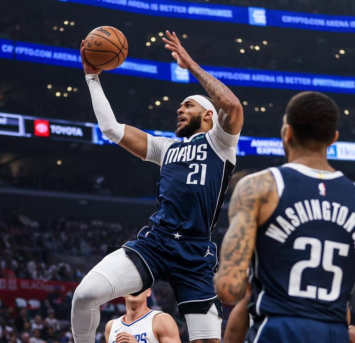 独行侠鏖战尼克斯，拉文高光表现的简单介绍