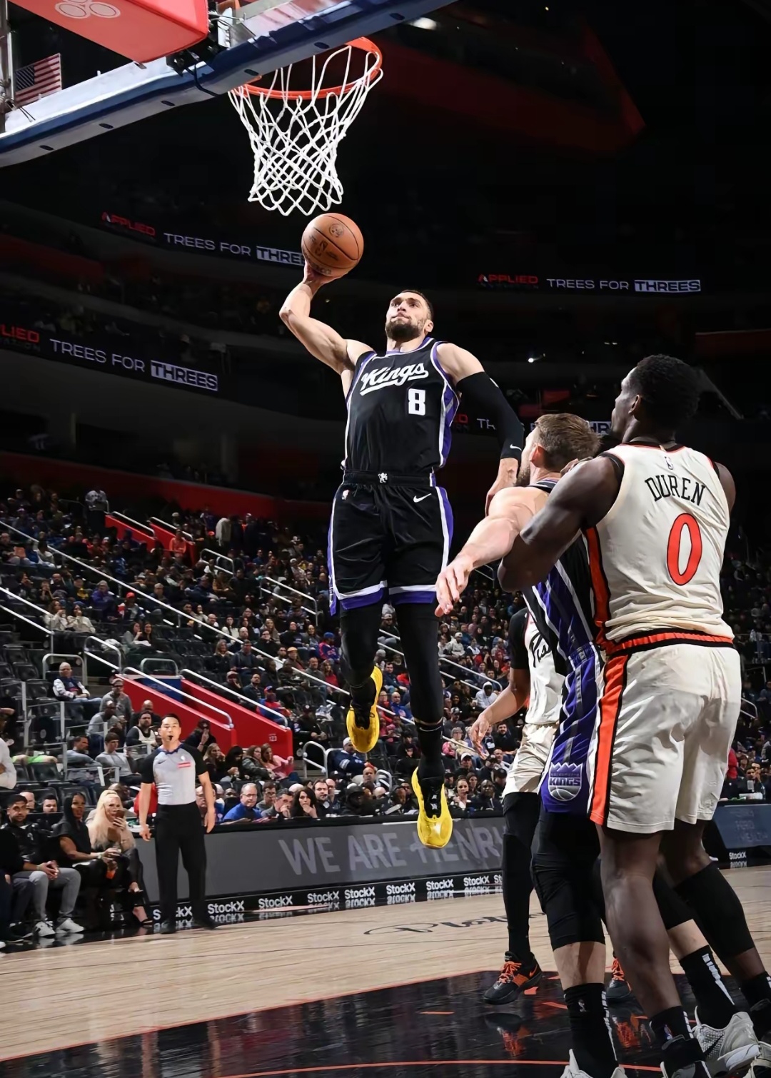 独行侠鏖战尼克斯，拉文高光表现的简单介绍