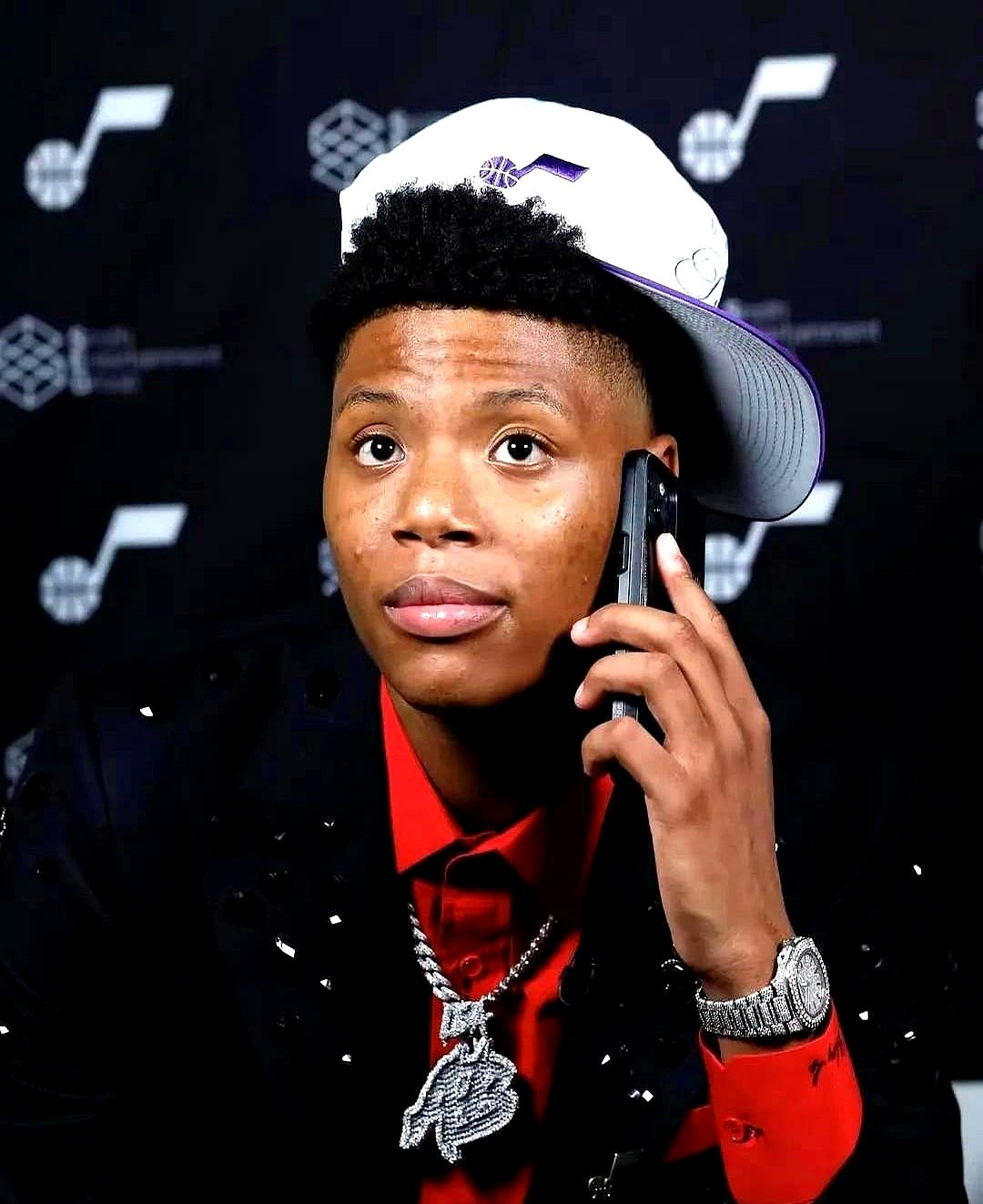 关于爵士球员接受采访，赞扬队友奉献之心的信息