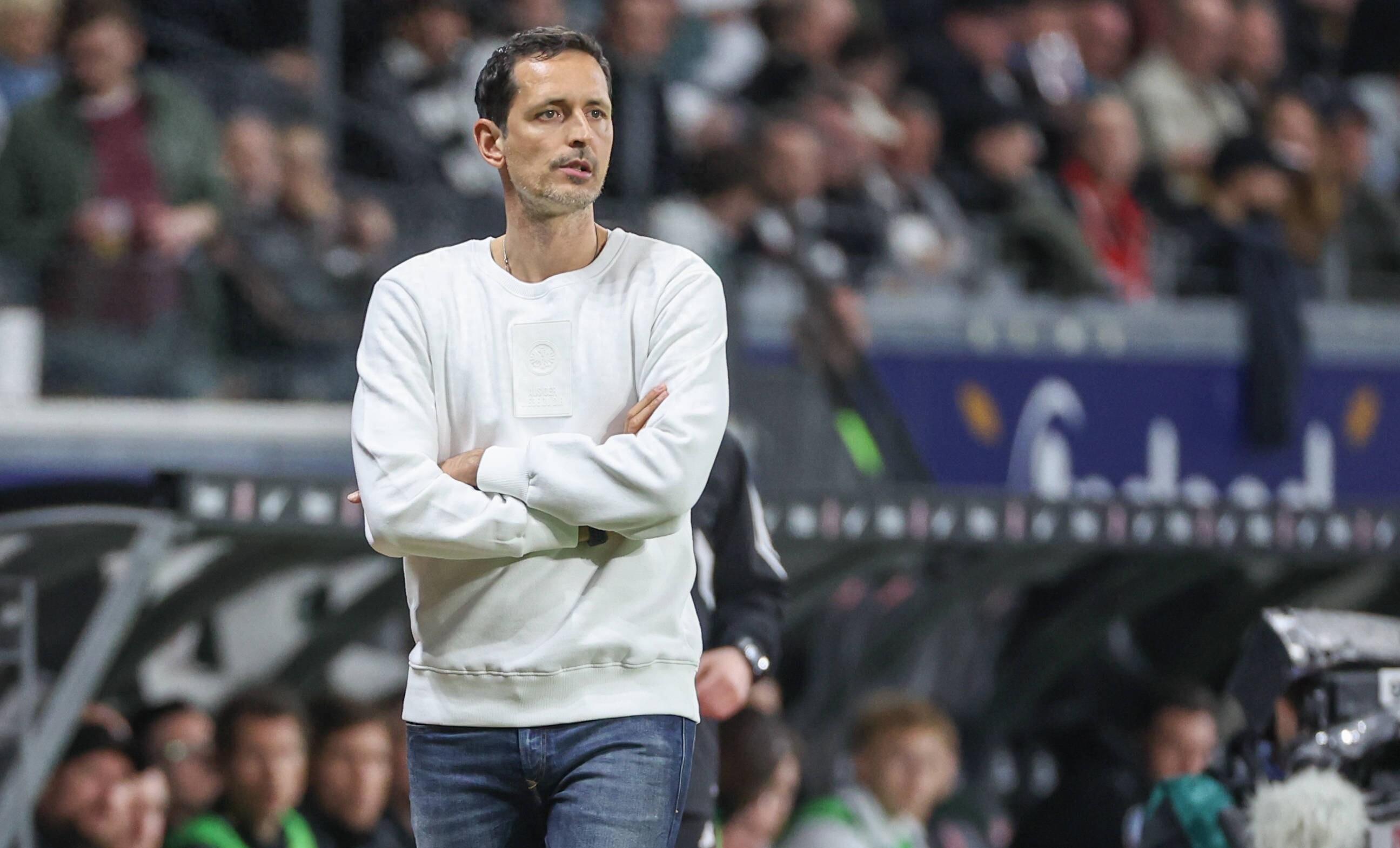 关于皇马遭遇连败，主帅面临压力的信息