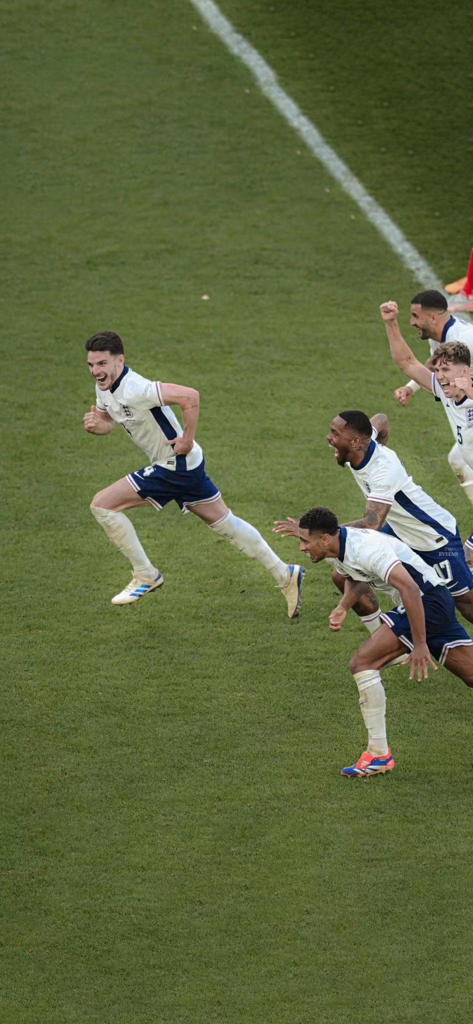 关于欧洲杯赛事精彩绝伦，球场热闹非凡的信息