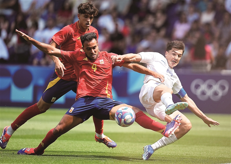 足球比赛中球员们表现出色斗志昂扬的简单介绍 足球比赛中球员们表现出色斗志昂扬的简单介绍