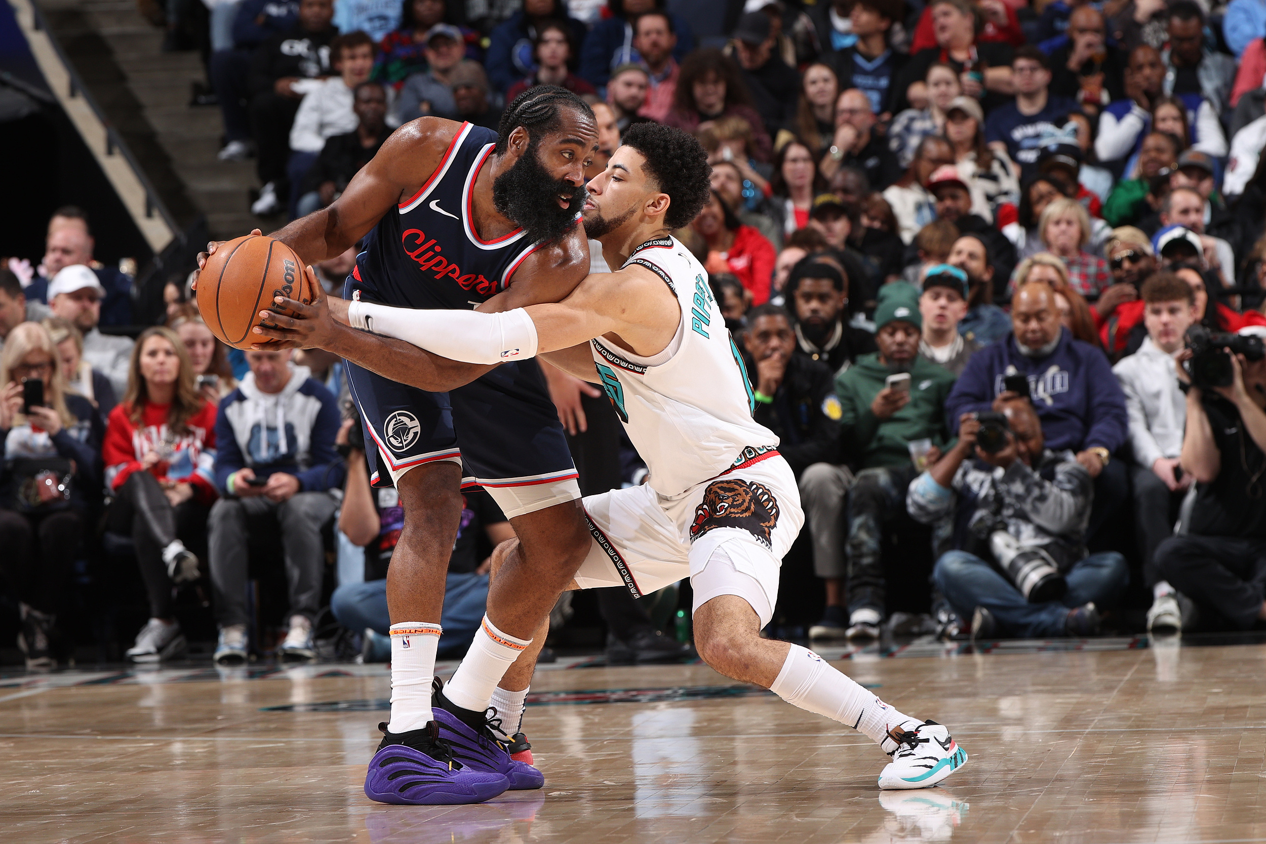 快船球员连续两场砍下+，强势登顶得分榜的简单介绍