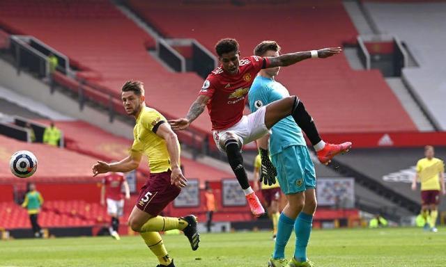 伯恩利客场逆转莱斯特城，豪取三连胜的简单介绍