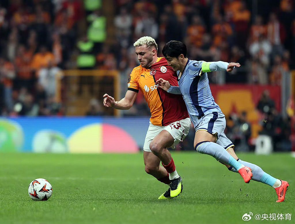 火爆的比赛中，双方球队战至加时赛的简单介绍