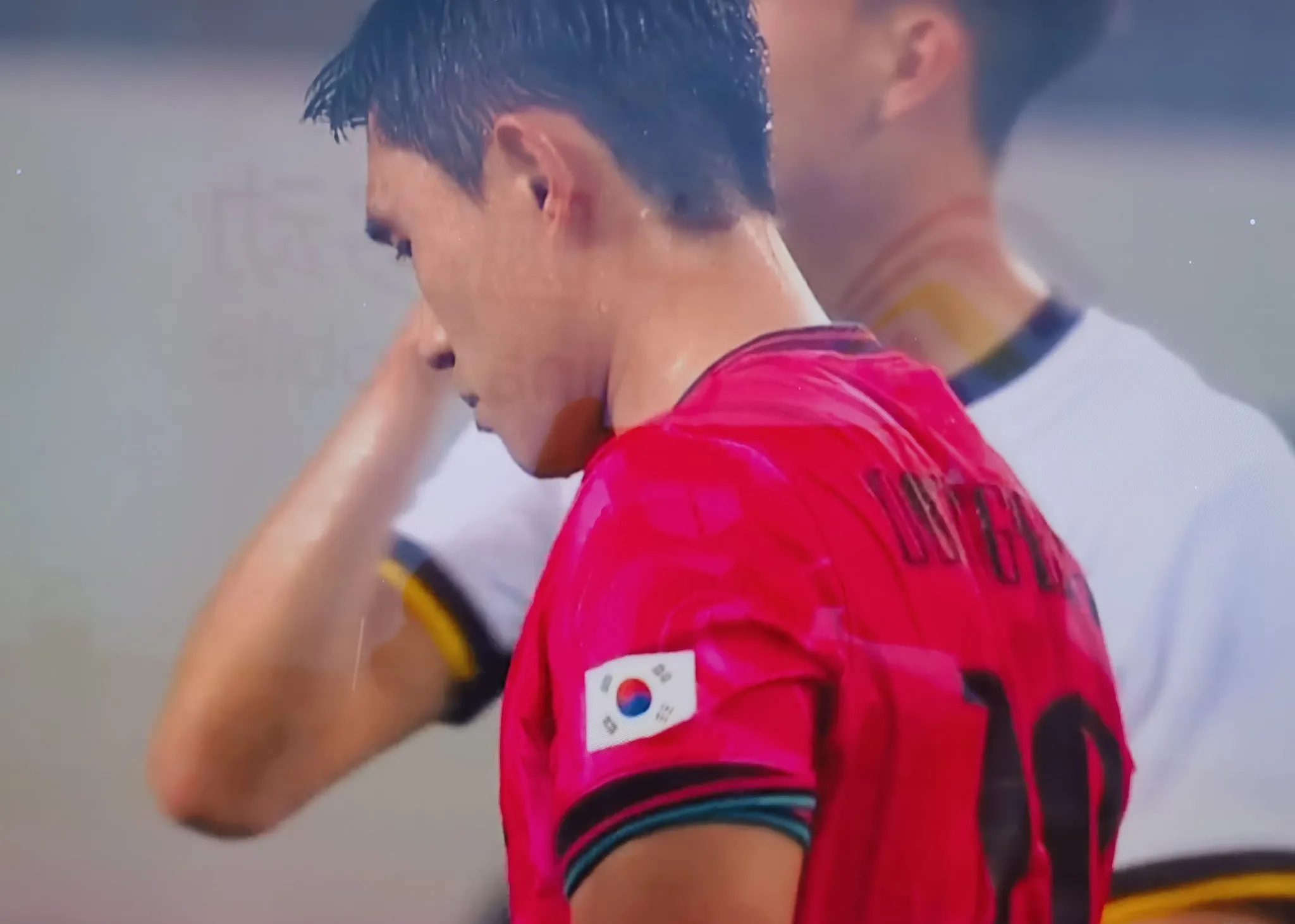 包含英格兰队逆转韩国队，许昕状态火热的词条