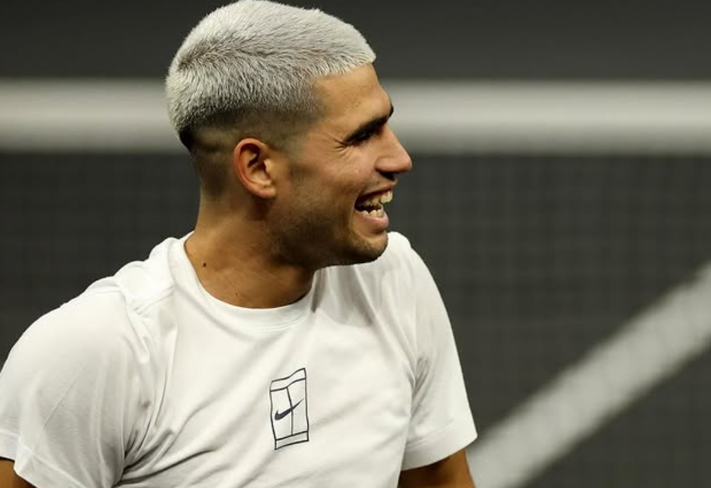 包含戴维斯杯绝杀拉沃尔杯，阿尔卡拉斯惊艳四座的词条