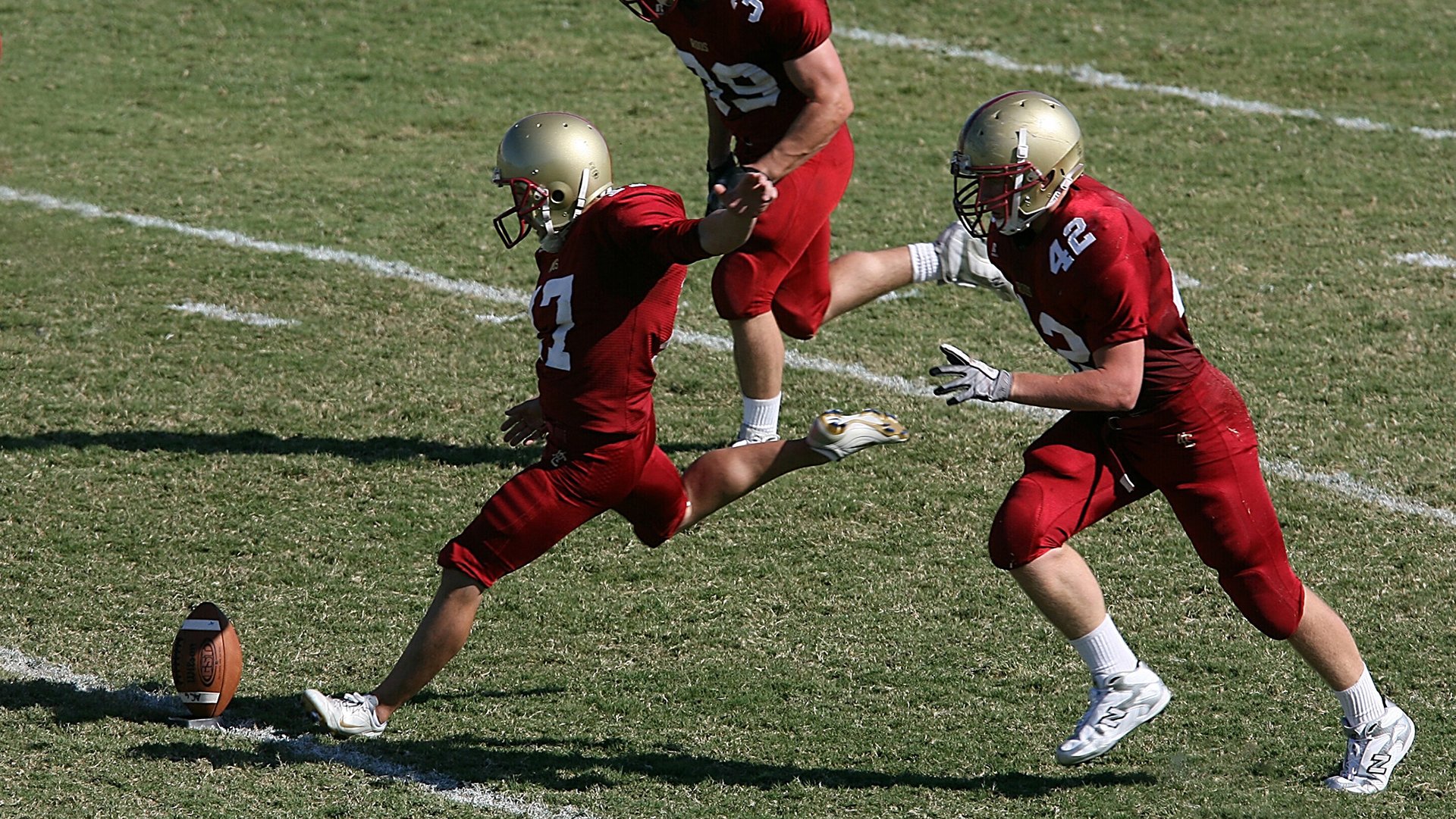 赛道上的逆袭，周冠宇鏖战红牛二队，法拉利引擎轰鸣中的东方光芒