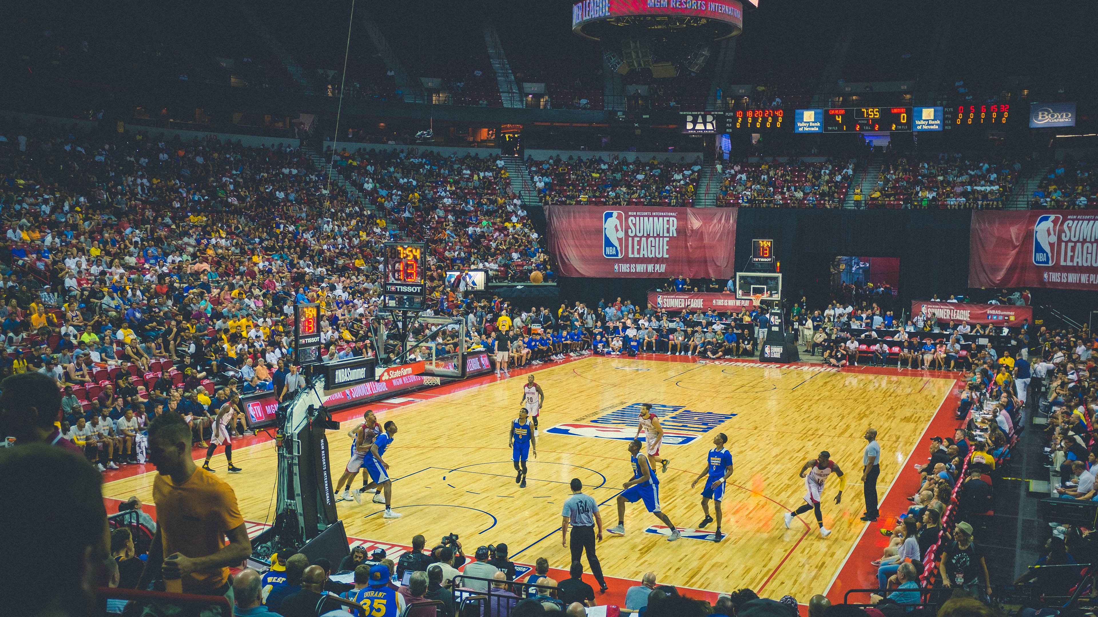 德罗赞领袖风范尽显，青岛队攻防一体碾压吉林队